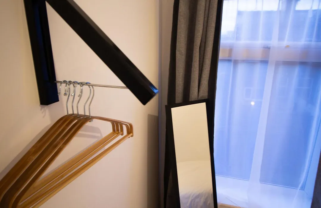 Stylish Cosy 4-Bed Home, Sleeps Up To 10 With Large Sofa Bed, Near Manchester Royal Infirmary & Universities, Free Parking & Ultra-Fast Wifi-1
