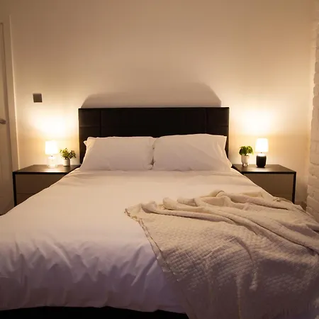 Stylish Cosy 4-Bed Home, Sleeps Up To 10 With Large Sofa Bed, Near Manchester Royal Infirmary & Universities, Free Parking & Ultra-Fast Wifi-3